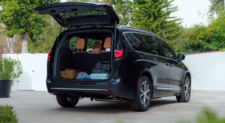 Chrysler Pacifica restyling 2020: immagini ufficiali