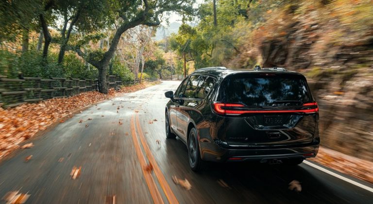 Chrysler Pacifica restyling 2020: immagini ufficiali