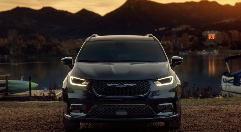 Chrysler Pacifica restyling 2020: immagini ufficiali