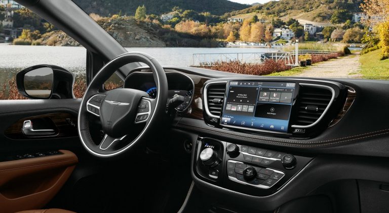 Chrysler Pacifica restyling 2020: immagini ufficiali