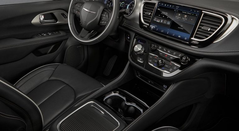 Chrysler Pacifica restyling 2020: immagini ufficiali