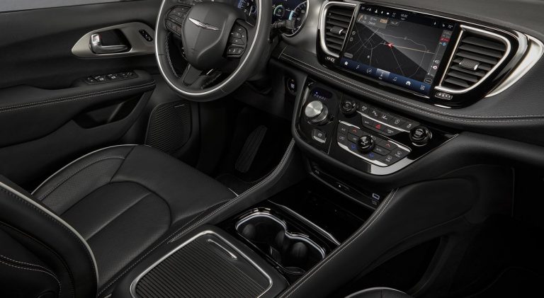 Chrysler Pacifica restyling 2020: immagini ufficiali