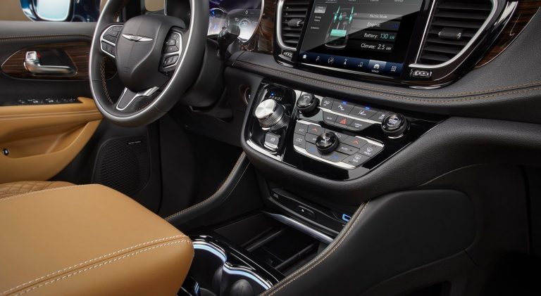 Chrysler Pacifica restyling 2020: immagini ufficiali