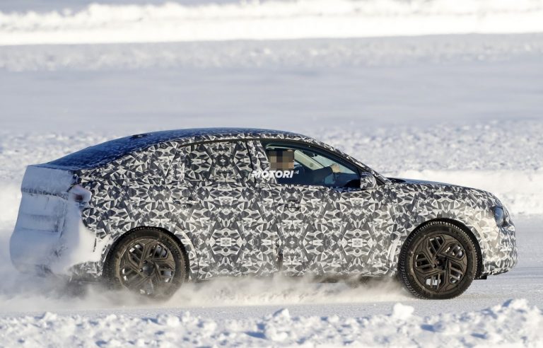 Nuova Citroen C4: foto spia sulla neve