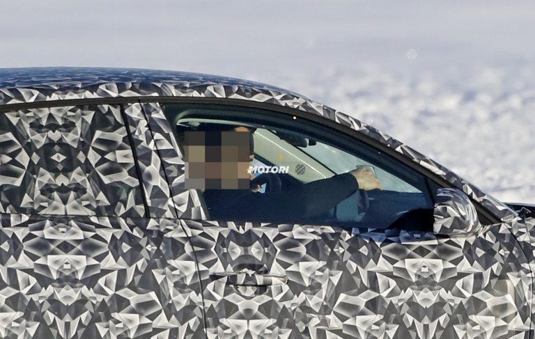 Nuova Citroen C4: foto spia sulla neve