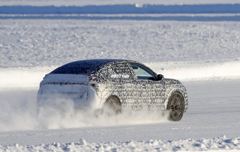 Nuova Citroen C4: foto spia sulla neve