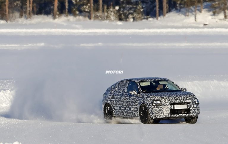 Nuova Citroen C4: foto spia sulla neve