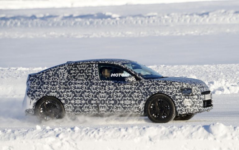 Nuova Citroen C4: foto spia sulla neve