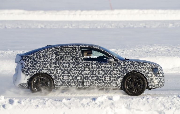 Nuova Citroen C4: foto spia sulla neve