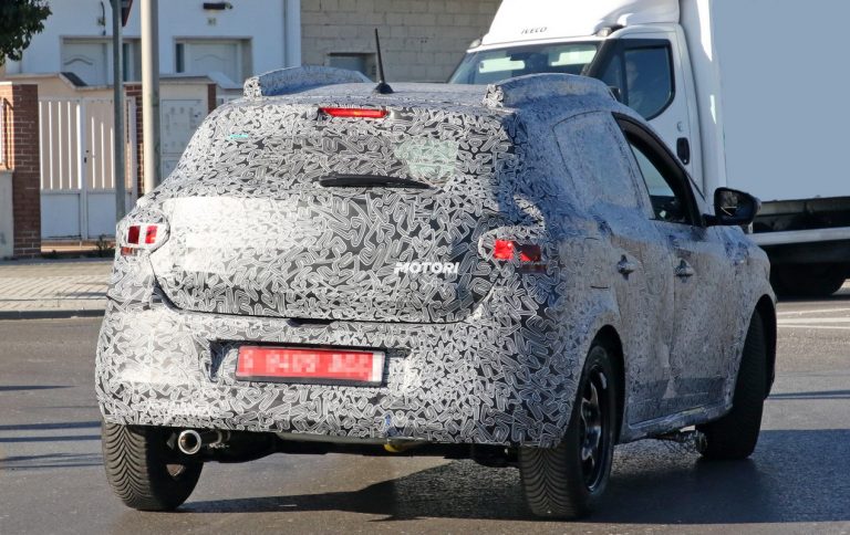 Dacia Sandero Stepway: foto spia della nuova generazione
