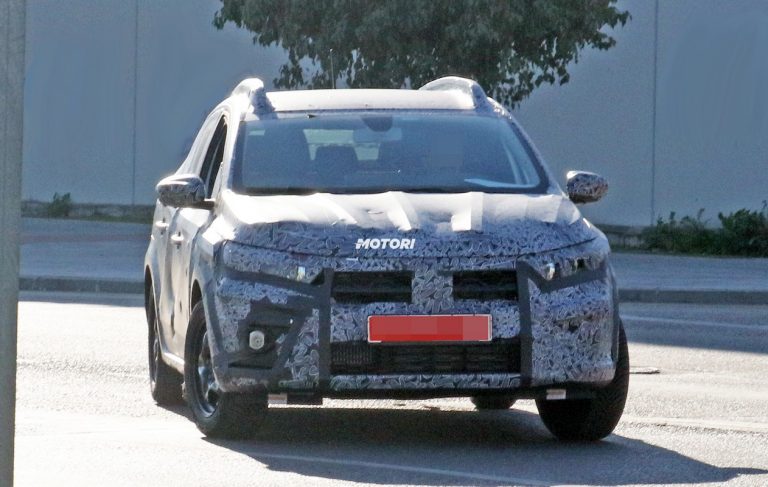 Dacia Sandero Stepway: foto spia della nuova generazione
