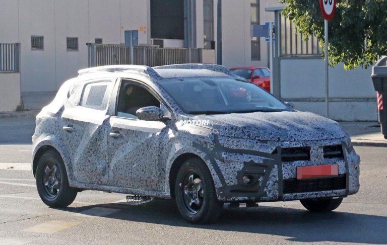 Dacia Sandero Stepway: foto spia della nuova generazione