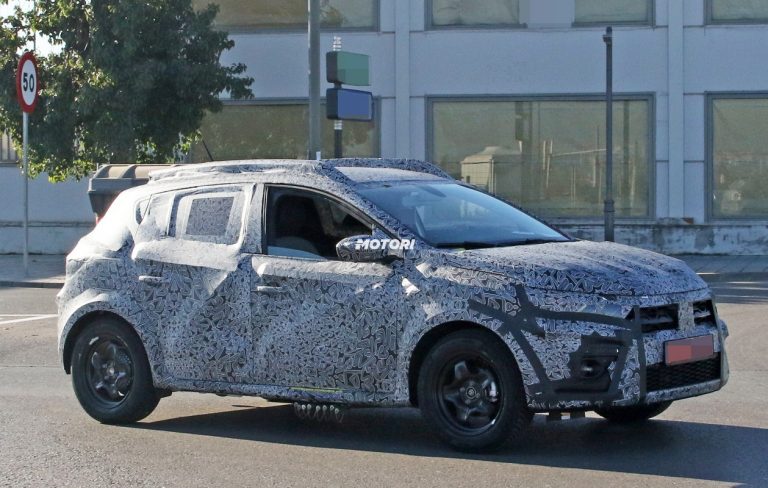 Dacia Sandero Stepway: foto spia della nuova generazione