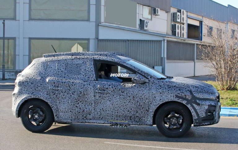 Dacia Sandero Stepway: foto spia della nuova generazione