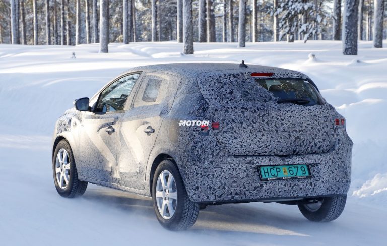Dacia Sandero: foto spia della nuova generazione