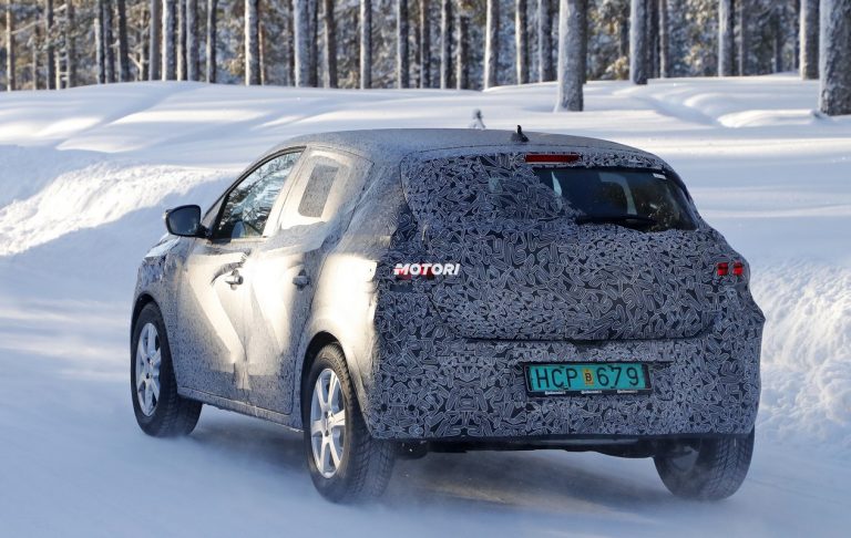Dacia Sandero: foto spia della nuova generazione