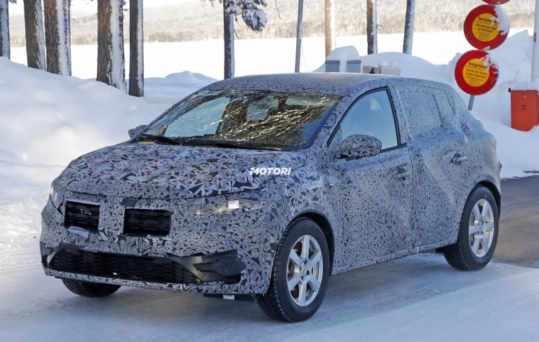 Dacia Sandero: foto spia della nuova generazione