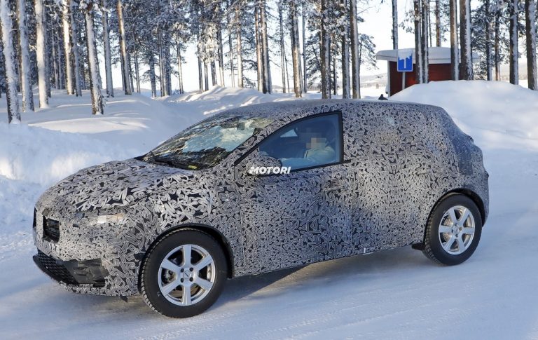 Dacia Sandero: foto spia della nuova generazione