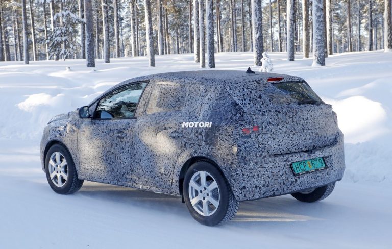 Dacia Sandero: foto spia della nuova generazione