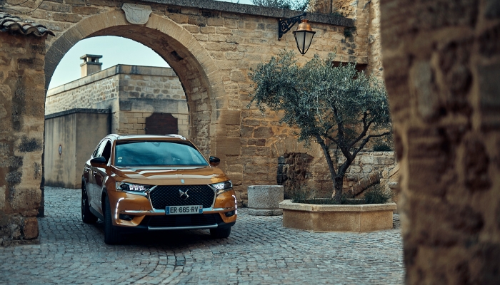 DS 7 Crossback Prestige: immagini ufficiali