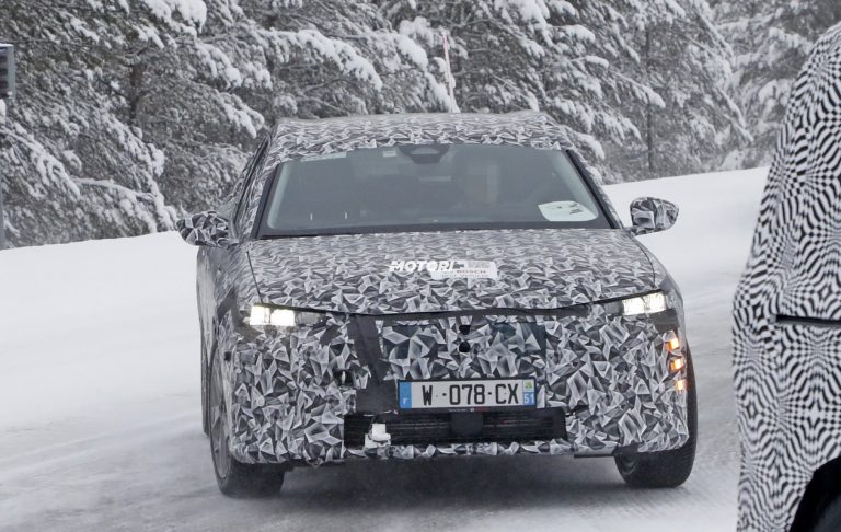 DS4 Crossback: le foto spia