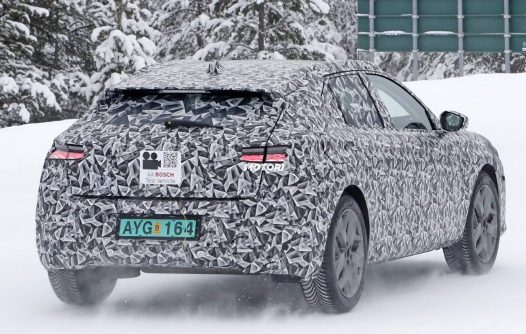 DS4 Crossback: le foto spia