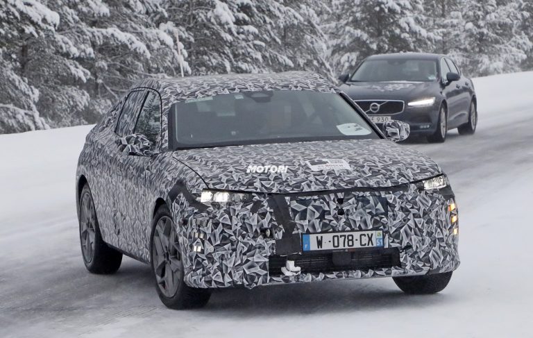 DS4 Crossback: le foto spia