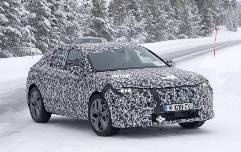 DS4 Crossback: le foto spia