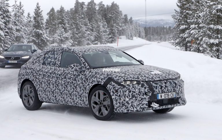 DS4 Crossback: le foto spia