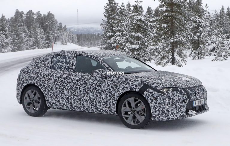DS4 Crossback: le foto spia