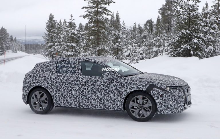 DS4 Crossback: le foto spia