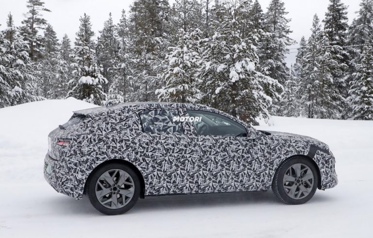 DS4 Crossback: le foto spia