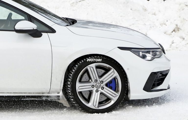 Nuova Volkswagen Golf R: le foto spia
