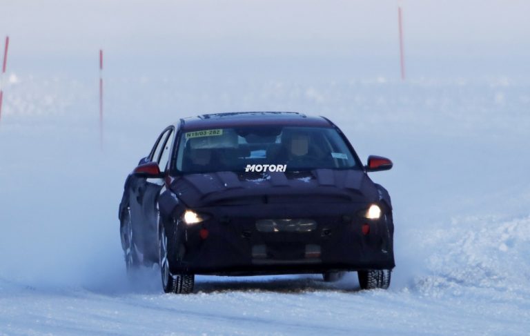 Hyundai Elantra: le foto spia