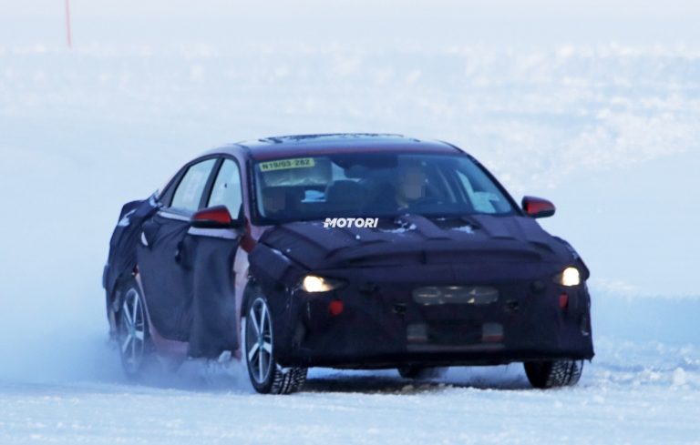 Hyundai Elantra: le foto spia