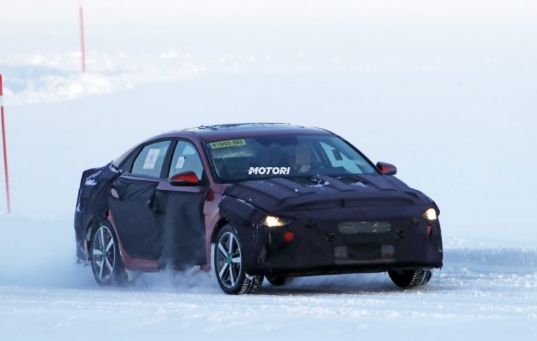 Hyundai Elantra: le foto spia