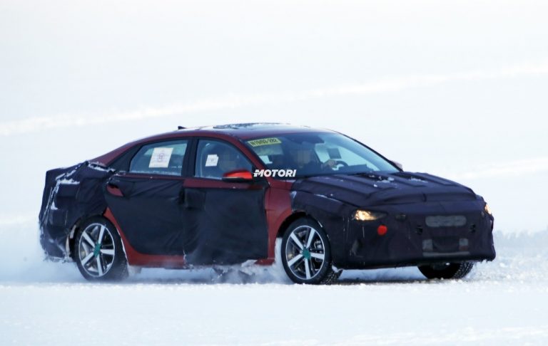 Hyundai Elantra: le foto spia