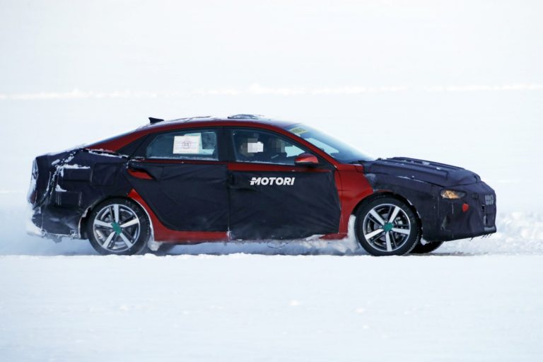 Hyundai Elantra: le foto spia