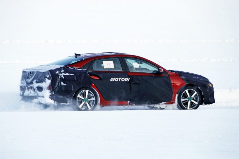 Hyundai Elantra: le foto spia