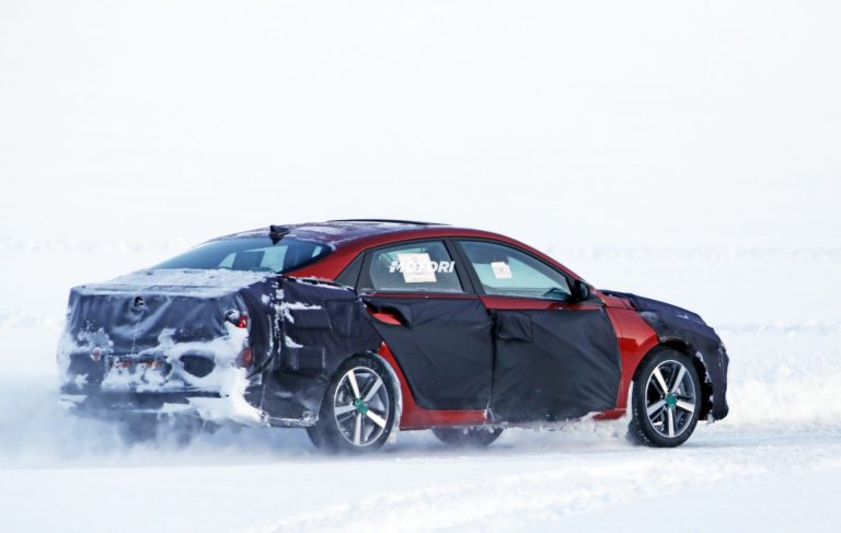Hyundai Elantra: le foto spia