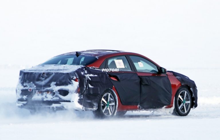 Hyundai Elantra: le foto spia