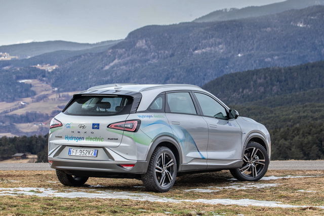 Hyundai consegna 10 NEXO a idrogeno a Bolzano