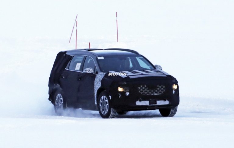 Hyundai Santa Fe restyling: le foto spia
