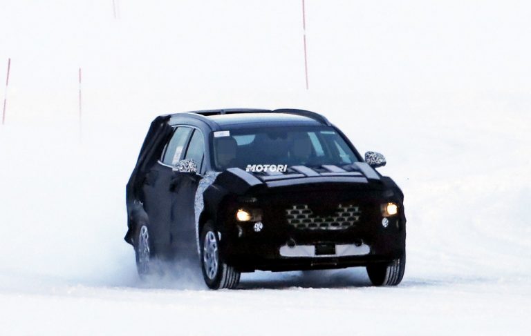 Hyundai Santa Fe restyling: le foto spia