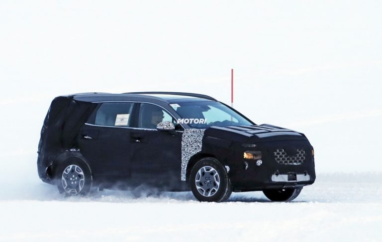 Hyundai Santa Fe restyling: le foto spia