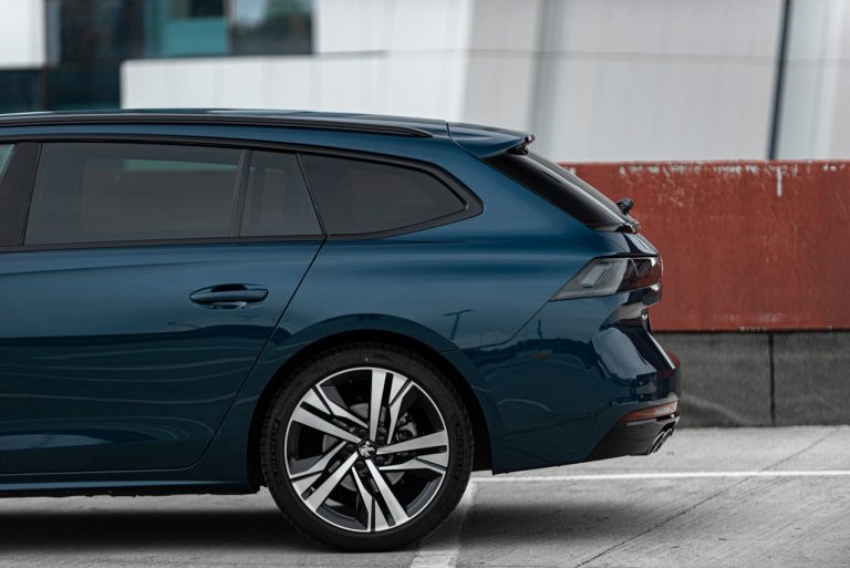 Peugeot 508 SW GT: la prova su strada