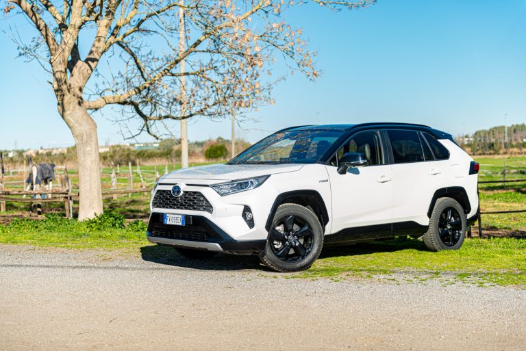 Toyota Rav4 2.5 HV Style: la prova su strada