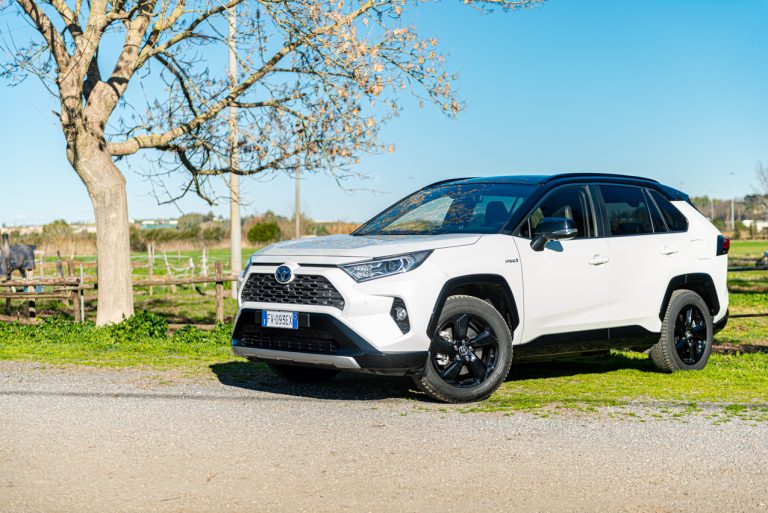 Toyota Rav4 2.5 HV Style: la prova su strada