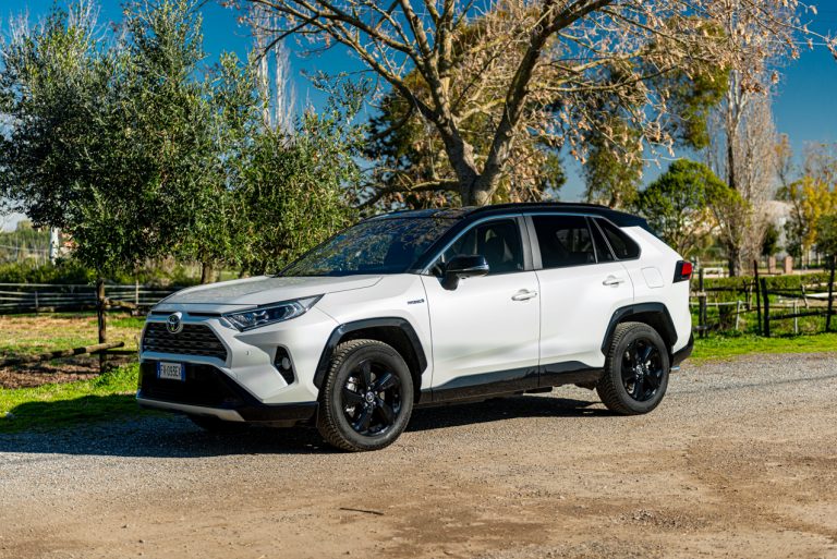 Toyota Rav4 2.5 HV Style: la prova su strada