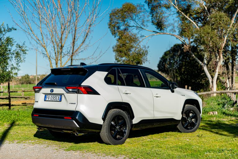 Toyota Rav4 2.5 HV Style: la prova su strada